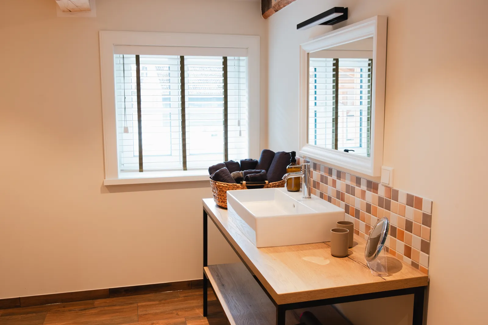Apartment Anna — Badezimmer mit Waschtisch